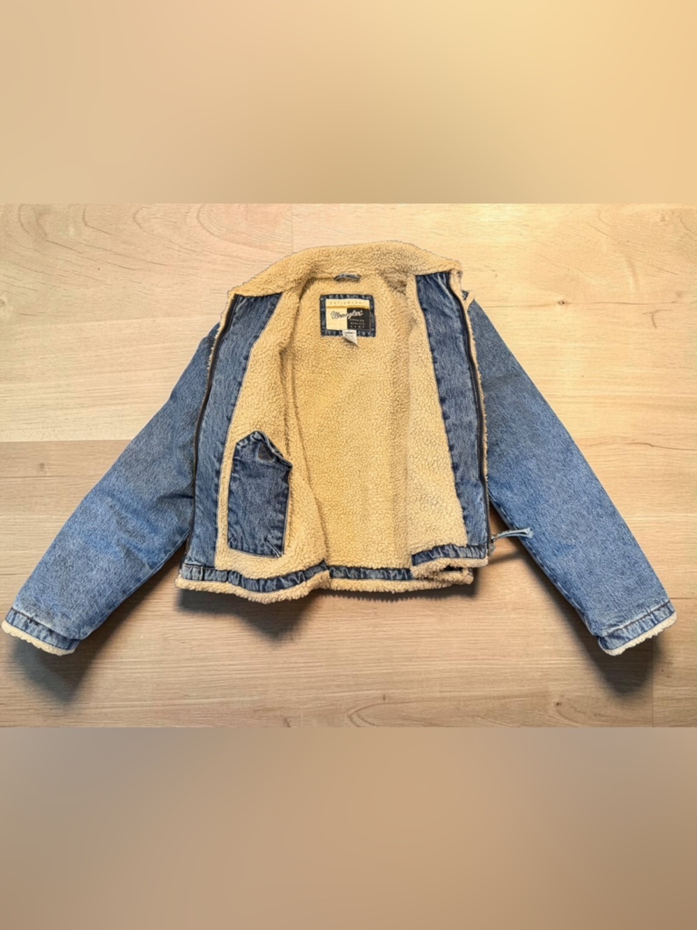 Wrangler Blue Denim Jean Jacket with Cream Sherpa Trim - Picture 4 of 5